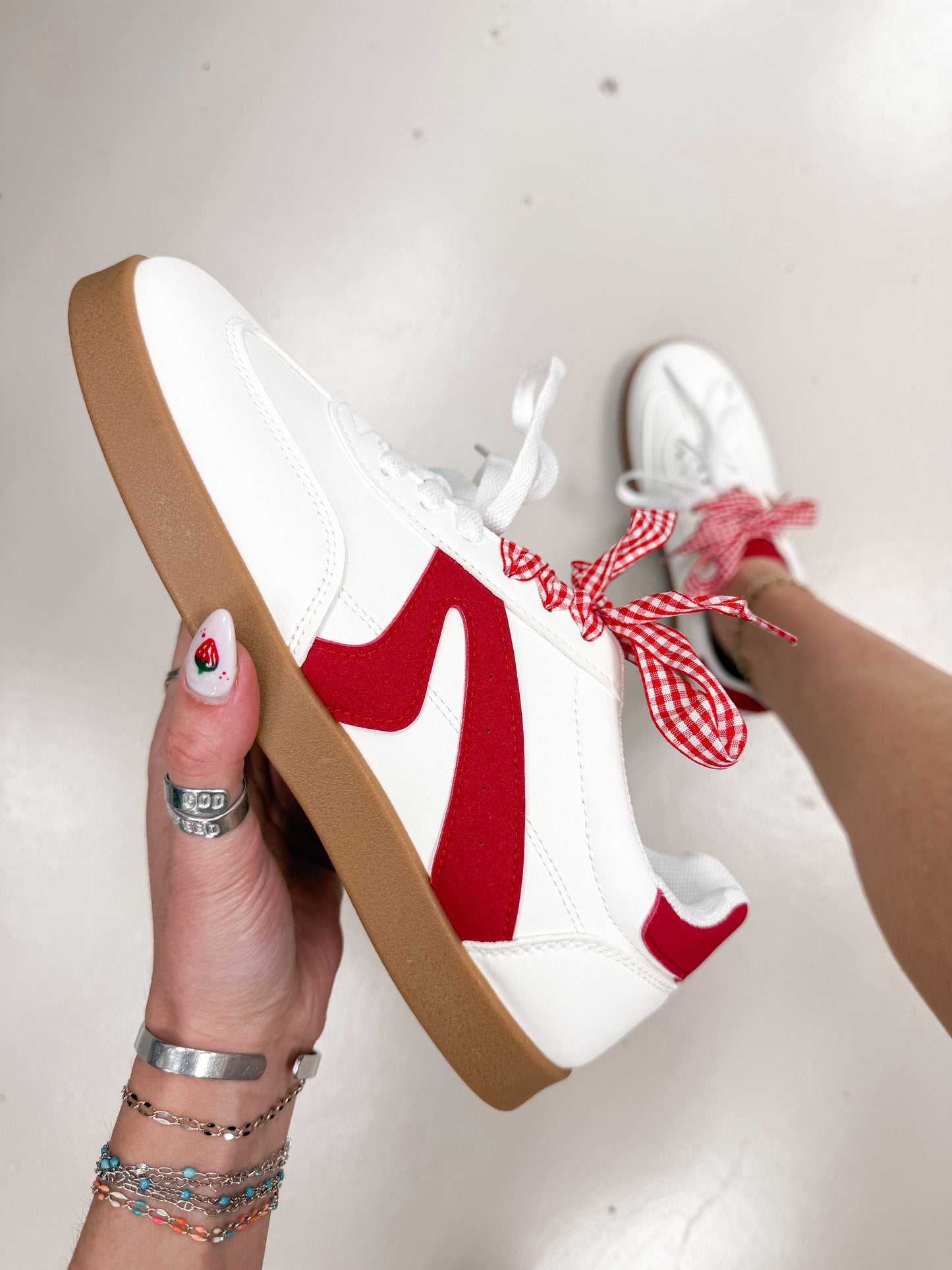Very G - Retro 2 Throwback Sneaker - Red/White