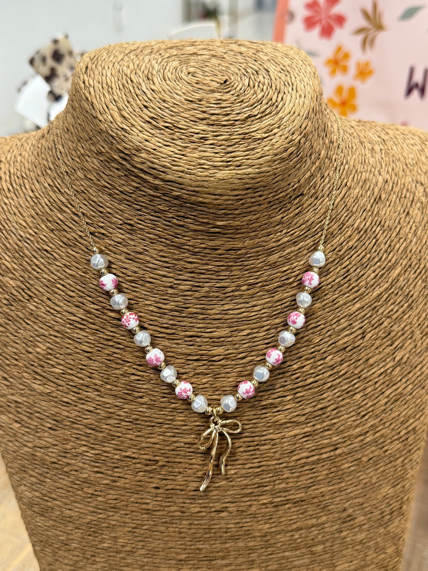 The Lena Necklace - Pink/White