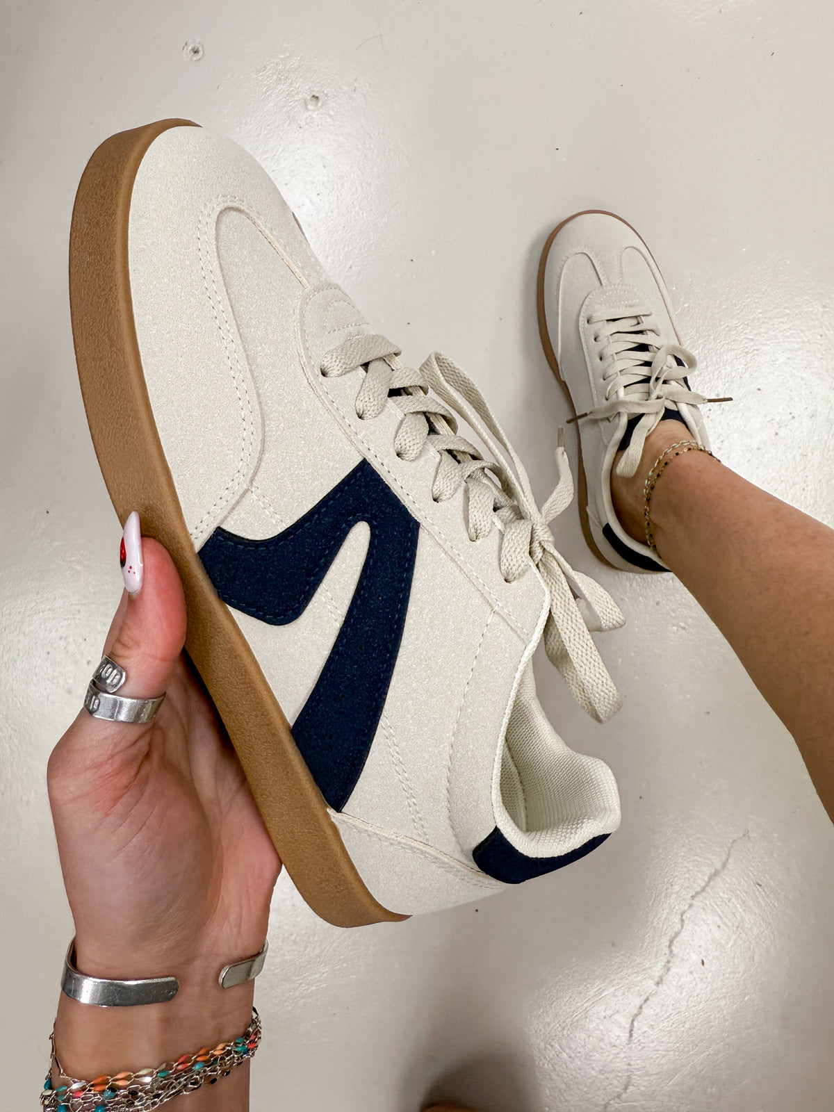 Very G - Retro Women's Throwback Sneaker - Beige