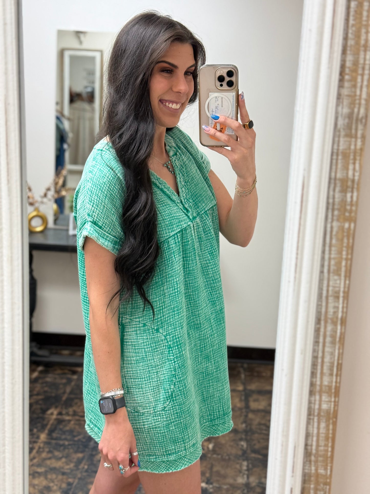 Final Sale - The Danielle Gauze V-Neck Dress - Kelly Green