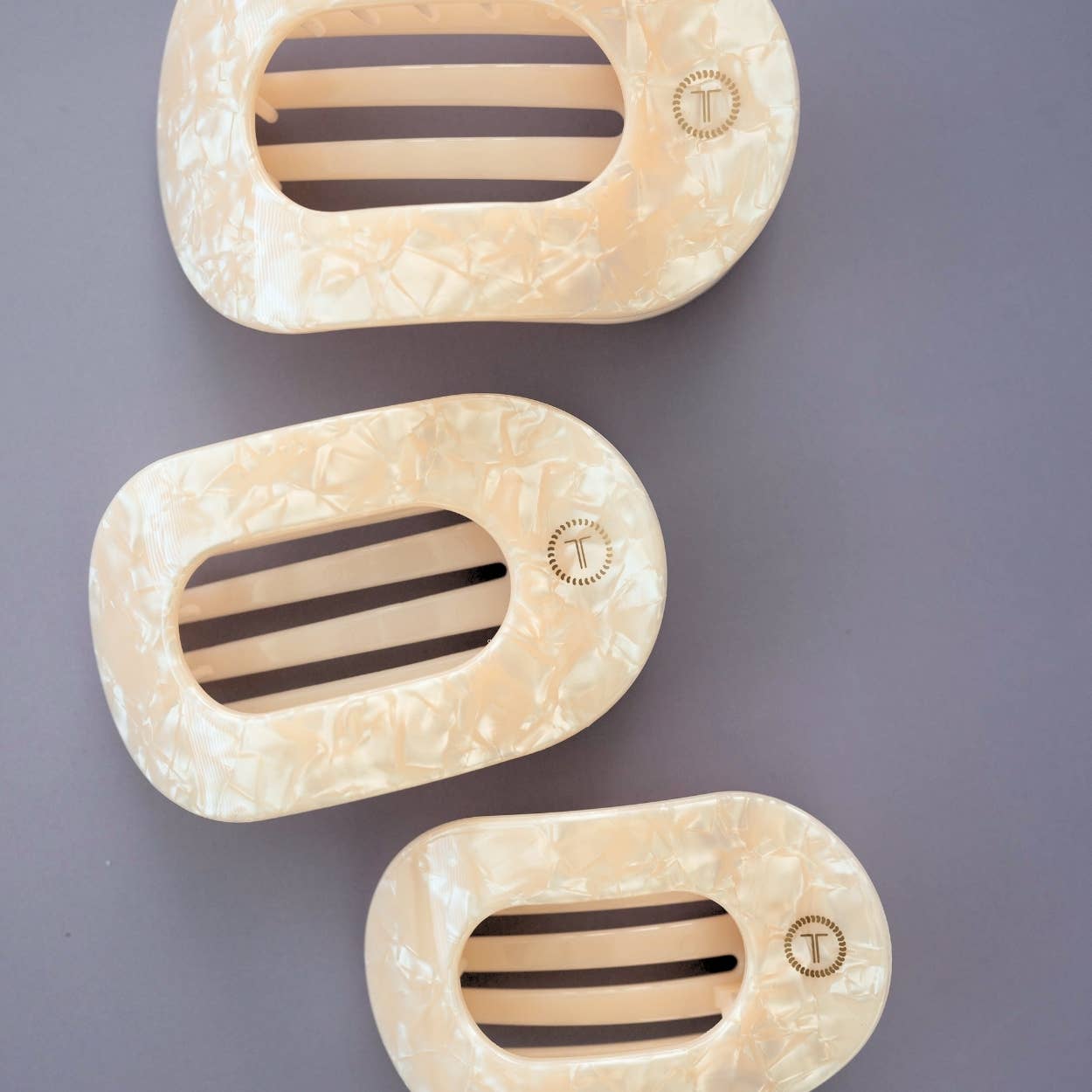 TELETIES - Large Flat Round Hair Clip - Soft Surf