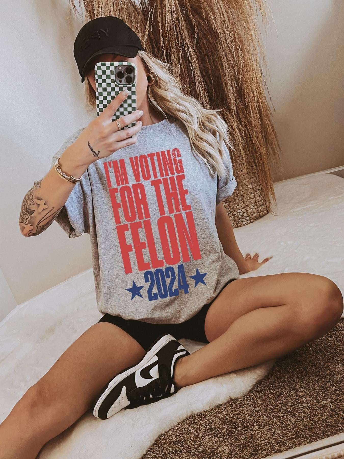 * FINAL SALE - The I'm Voting for the Felon Tee - Ash Grey