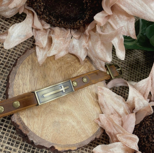 FINAL SALE - The Leather Wristlet : Cross