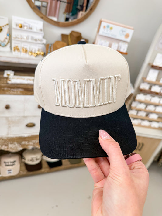 The MOMMIN' Embroidered Hat - Black