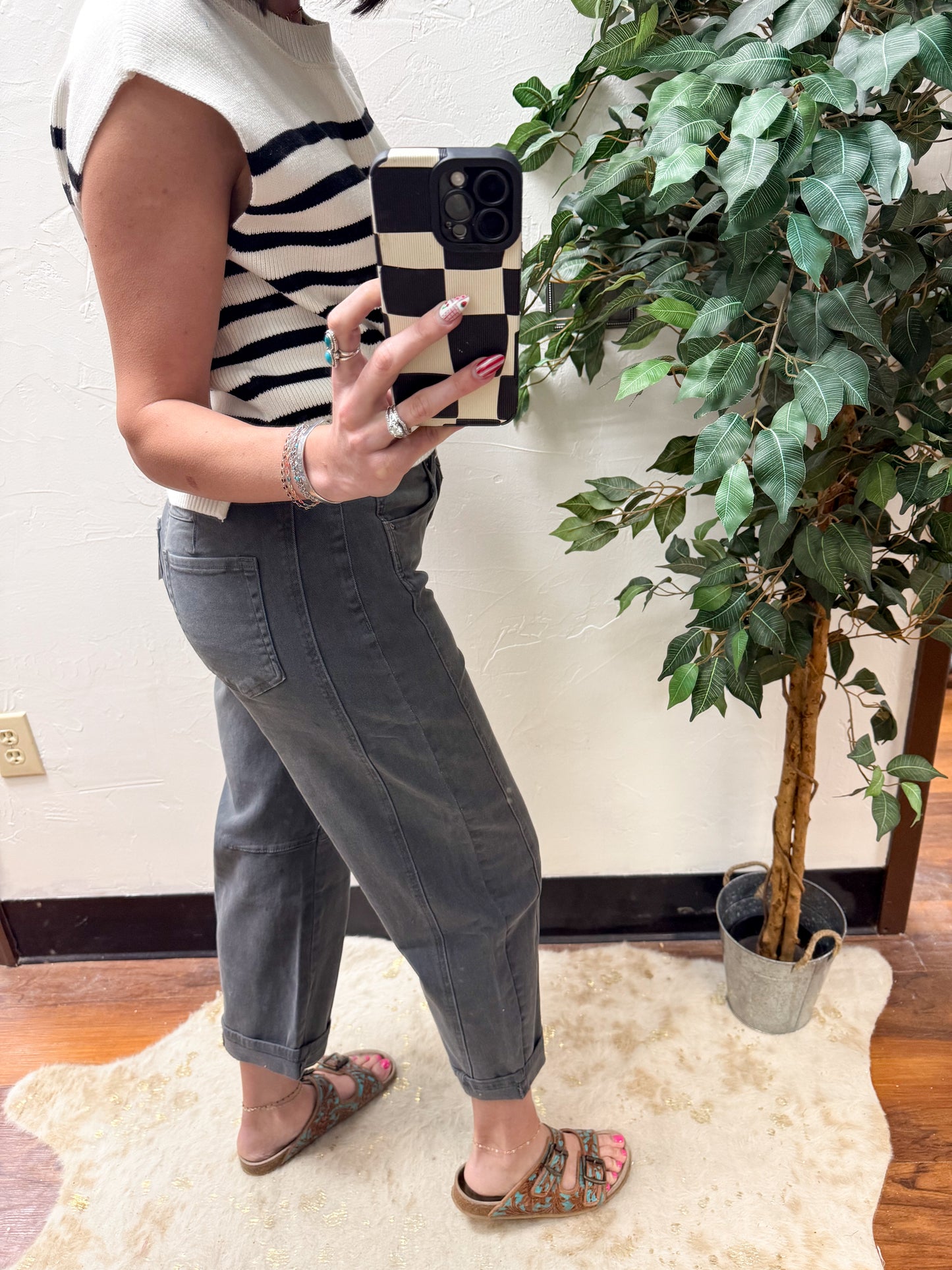 The Merlyn Barrel-leg Cropped Color Denim Pants - Ash Black
