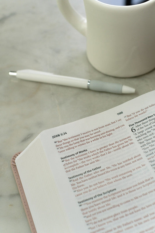 Light for Life NASB Study Bible : Blush Bouquet