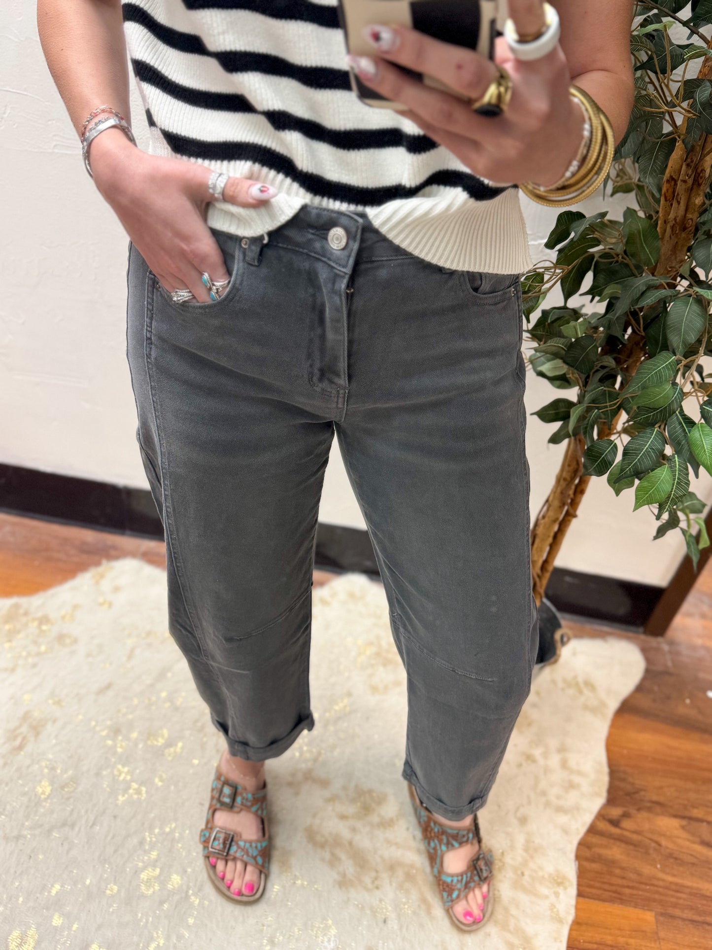 The Merlyn Barrel-leg Cropped Color Denim Pants - Ash Black