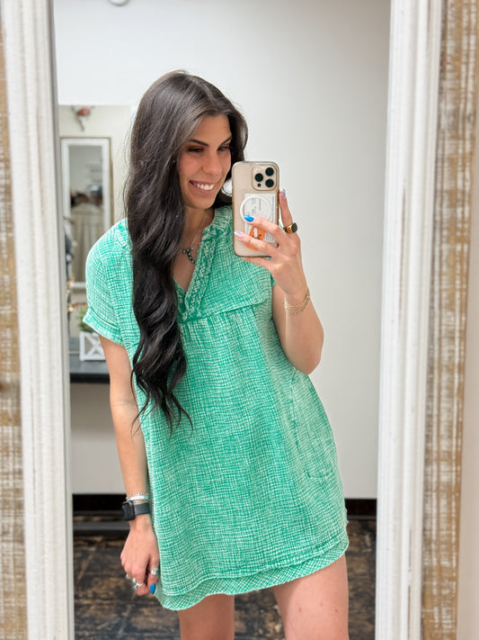 Final Sale - The Danielle Gauze V-Neck Dress - Kelly Green