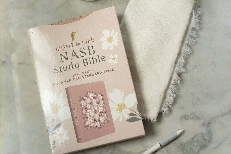 Light for Life NASB Study Bible : Blush Bouquet