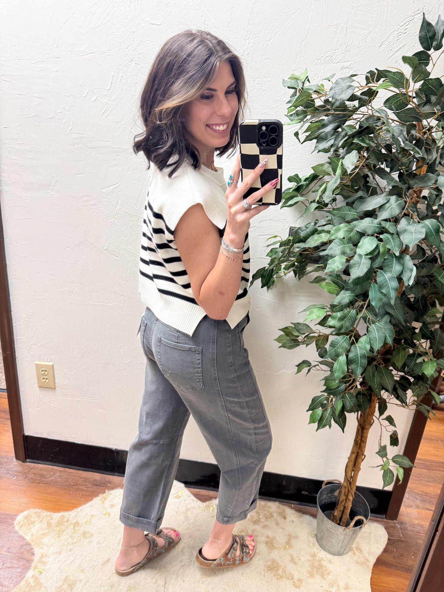 The Merlyn Barrel-leg Cropped Color Denim Pants - Ash Black