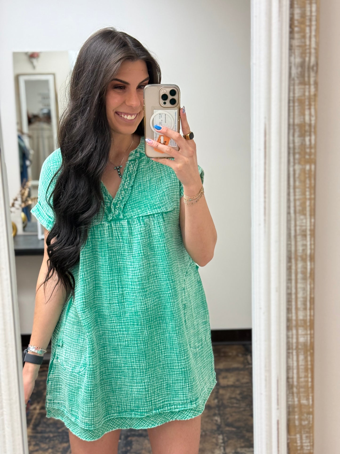 Final Sale - The Danielle Gauze V-Neck Dress - Kelly Green
