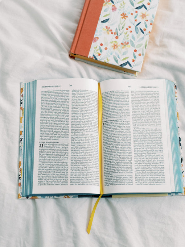 The Beautiful Wisdom NLT Bible : Teal Butterfly