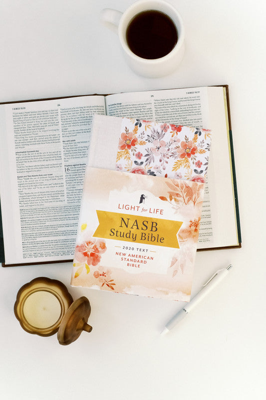 Light for Life NASB Study Bible : Golden Fields
