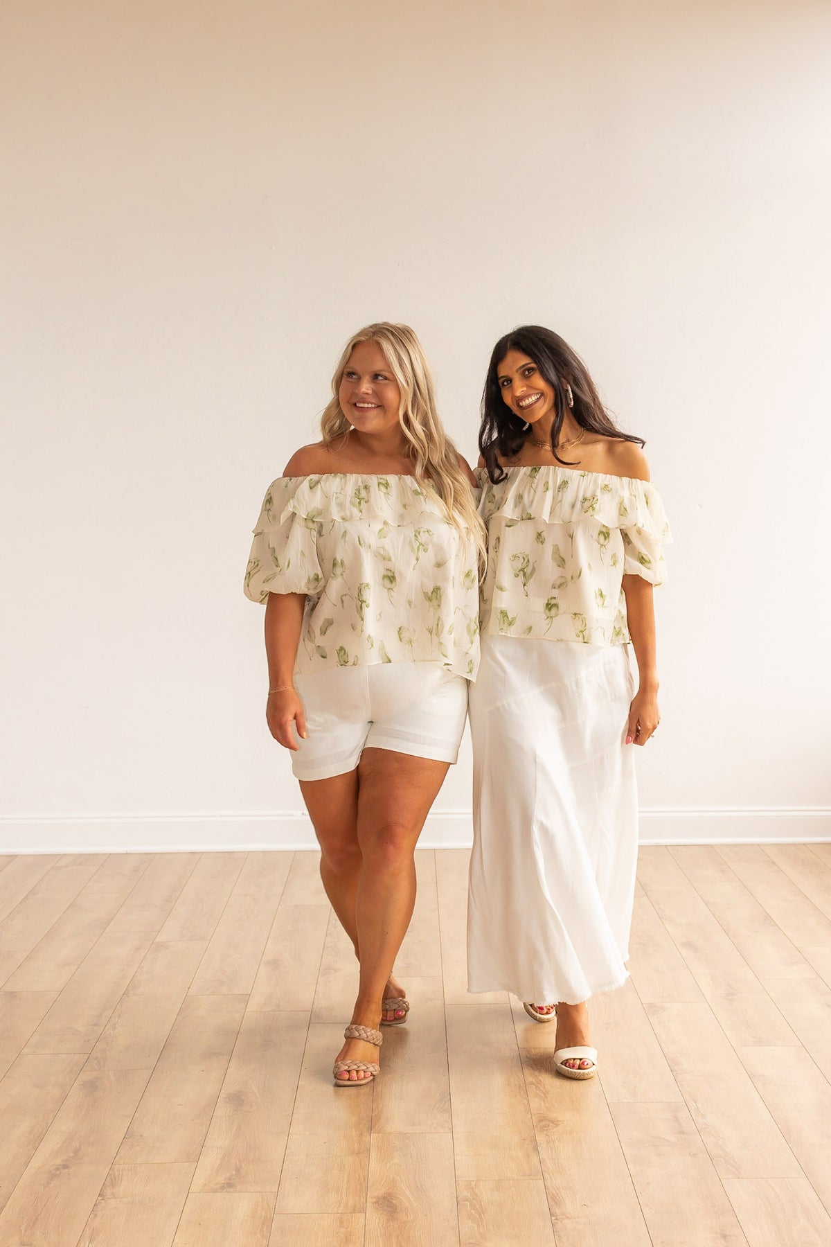 The Breezy Palms Linen Shorts - White
