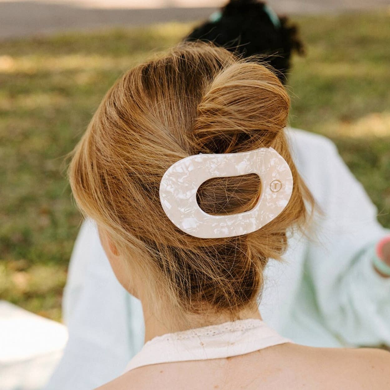 TELETIES - Large Flat Round Hair Clip - Soft Surf