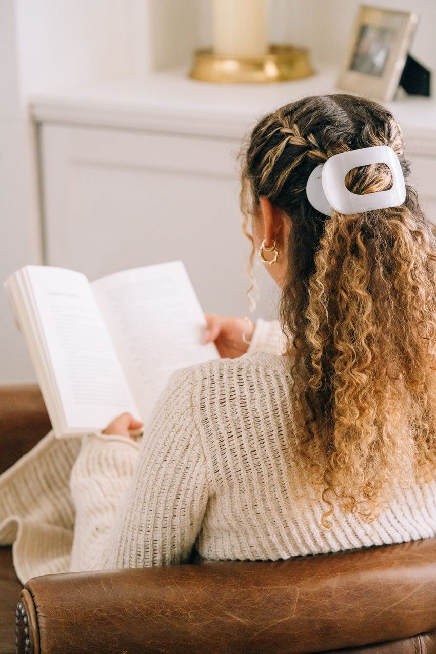 TELETIES - Medium Flat Round Clip - Coconut White