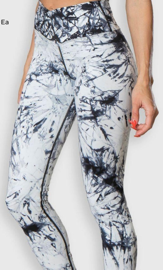FINAL SALE - Tie Dye Active V-High Waisted Tie Dye Athletic Leggings - Black